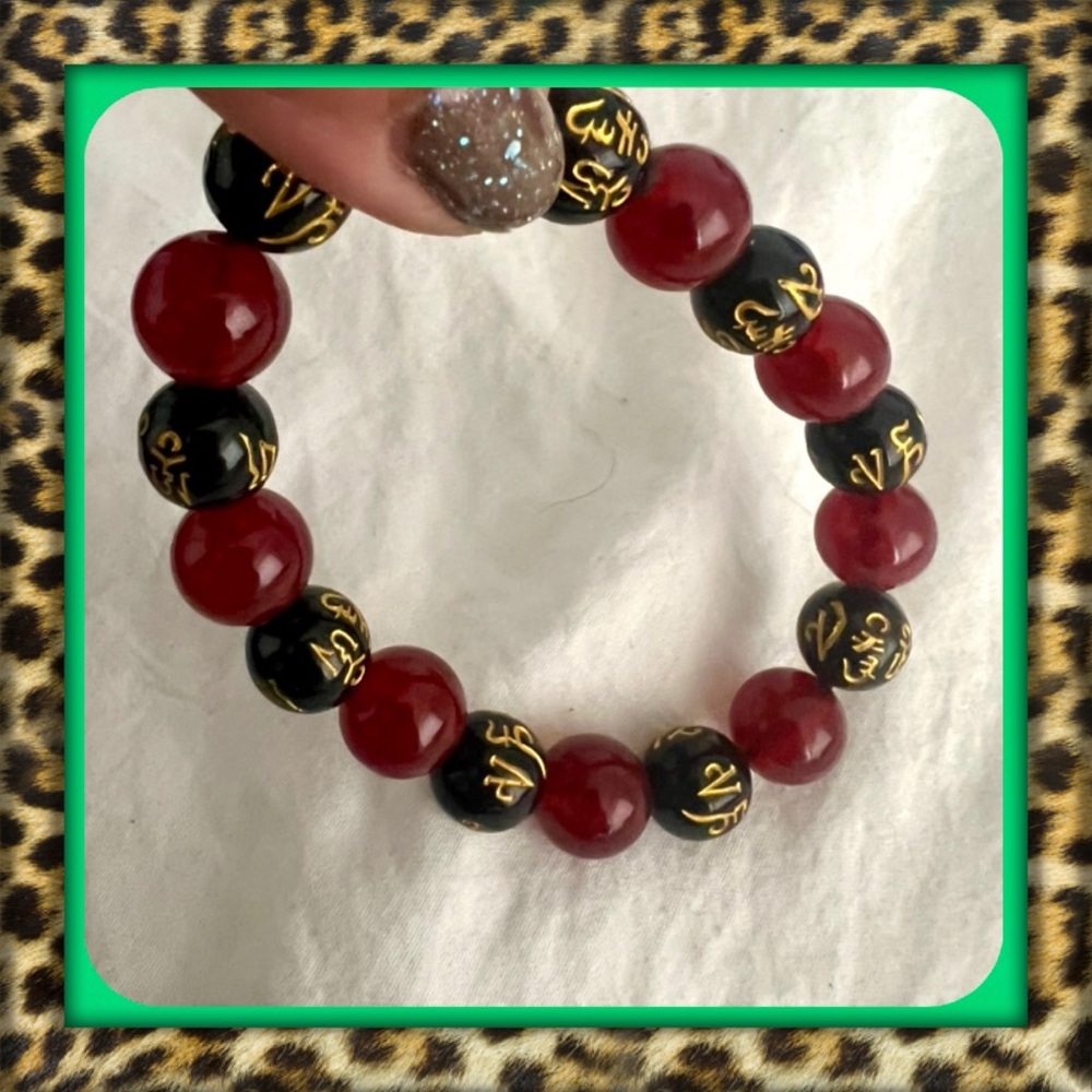 👑✅PRICE FIRM✅ Lucky Red and Black Beaded Stretch Bracelet. Unisex